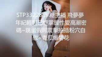 校园厕拍达人潜入职校女厕③ 定点全景偸拍，超多学生妹方便，各种浑圆大屁股，双洞看的清楚 (4)