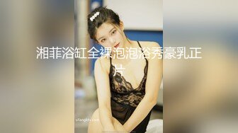 韵味眼镜熟女大姐 以前在老家做过小学老师 我很紧张你摸 皮肤白皙身材丰腴 看着很有气质床上很反差哥们想着老师操的很猛