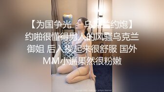 骚逼师妹、还不让拍脸，大鸡巴吃舒服了手就放开了，她的嘴含住鸡巴的样子好好看！